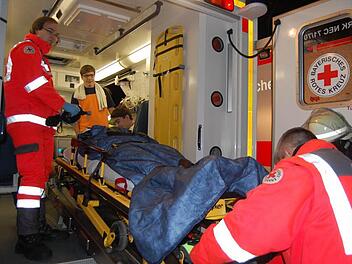 Schwerverletzte müssen sofort ins Krankenhaus gebracht werden. Fotos: Andreas Welz