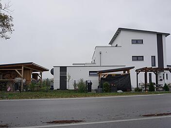 Für die Anbauten an diesem Gewerbegebäude hätte der Bauherr gerne nachträglich eine Befreiung von den Festsetzungen des Bebauungsplans gehabt, die er aber vom Gemeinderat nicht bekam.Richard Sänger