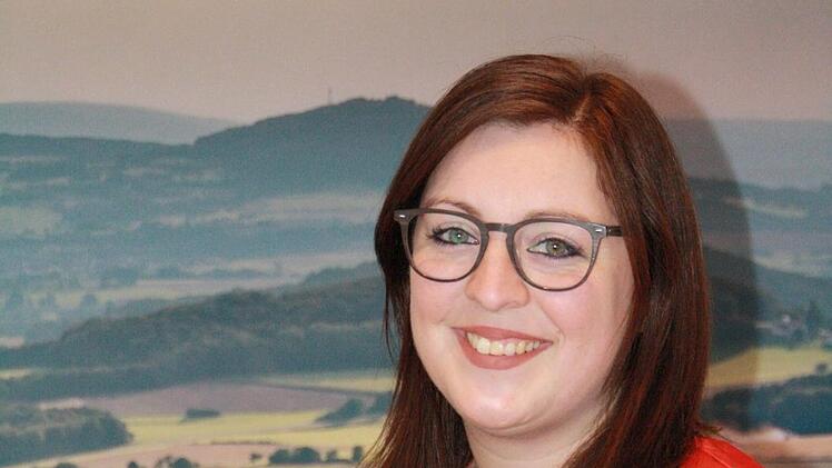 Auf ein Foto kriegt man die Familie nicht: Tochter Verena Hergenröder in der Böll in Geroda. Foto: Susanne Will