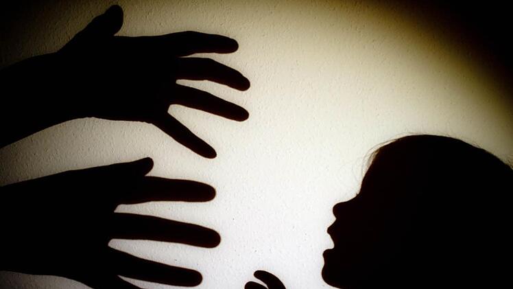 Sexueller Missbrauch von Kindern: Ein Lehrer aus Deutschland ist in den USA vor seinen geplanten Taten überführt und nun auch verurteilt worden. Foto: Patrick Pleul, dpa