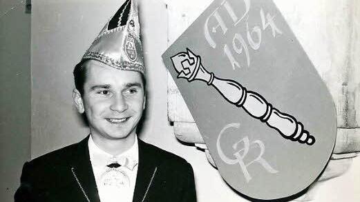Der erste Kronacher Fousanaochts-Prinz Gerwin Reh im Jahr 1964 mit seinem Wappen Fotos: privat