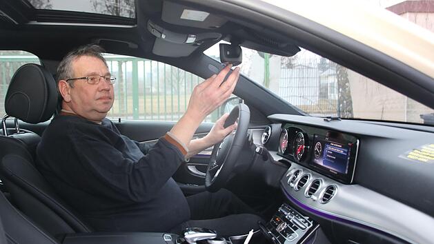Die Taxi-Union bietet das Fifty-Fifty-Taxi an.  Dass das Angebot noch zu  unbekannt ist, glaubt Chef Ulrich M&uuml;ller. Foto: Alexander Hartmann