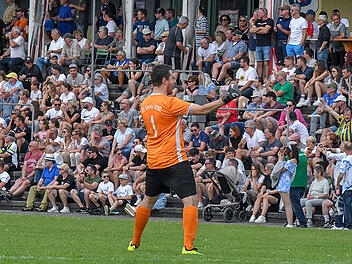 Knaller-Kick in Elfershausen: FC Thulba gegen DJK B&uuml;chold