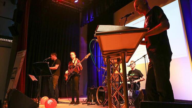 Ganz schön rockig wurde es mit der Formation "Köberlein und Riehlein" in der Fortuna Kulturfabrik