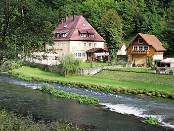 Die "Vorderseite" der Stempfermühle, von der Bundesstraße aus gesehen. Fotos: Reinhard Löwisch