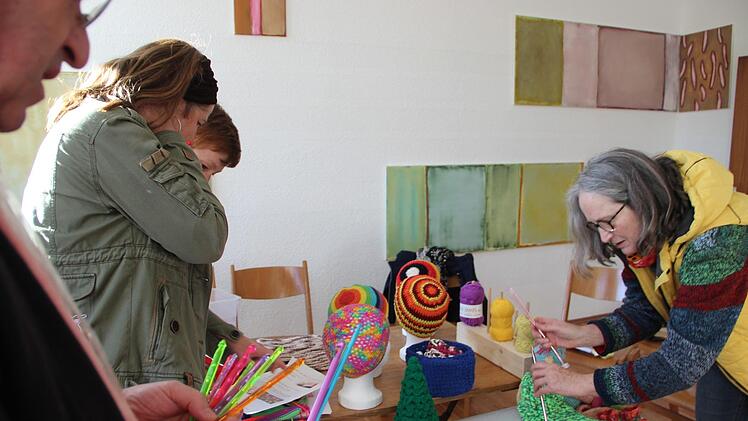 Häkelakademie im Münnerstädter Bahnhof.Heike Beudert