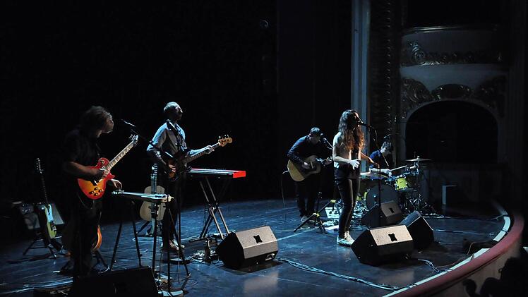 Die "Intergalactic Lovers" im Bad Kissinger Kurtheater. Foto: Klopf