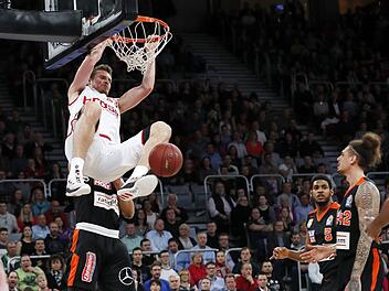 Nachdem am Samstag Luca Banchis Nachfolger pr&auml;sentiert wurde, schreitet der Umbruch bei Brose Bamberg voran. F&uuml;nf Spieler verlassen die Oberfranken. Neben den spielerischen Abg&auml;ngen, ist auch die Zeit eines Assistenztrainers  in Bamberg vorbei.  Foto: Daniel Loeb