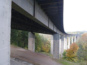 Von Widerlager Würzburg bis Widerlager Fulda wird Speicherz mit Autobahnlärm beschallt. Foto: Stephanie Elm
