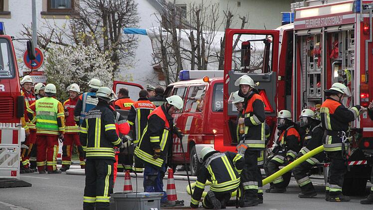 Auch die Kanalisation wird auf das ausgetretene Gas untersucht. Foto: Jürgen Gärtner