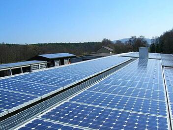 Ein Solardach könnte das erste Projekt der Energiegenossenschaft Coburger Land werden. Sie bewirbt sich um das Projekt auf dem Dach der neuen Mensa für das Gymnasium Ernestinum in Coburg. Foto: CT-Archiv