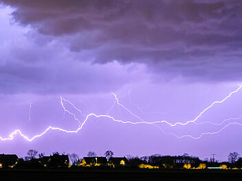 Diplom-Meteorologe Dominik Jung warnt vor heftigen Gewitter-Wochen bis in den Juni hinein.