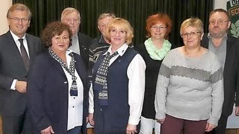 Der neue Vorstand des VdK Stockheim-Neukenroth (v. l.): Bürgermeister Rainer Detsch, Sigrid Schank, Franz-Wilhelm Wachter, Ludwig Kratochvill, Anna Plocienczak, Kreisgeschäftsführerin Anja Schmidt, Sieglinde Förtsch, Edmund Sprenger. Foto: eh
