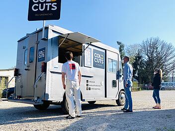 Beim neuen Foodtruck in Schwabach gibt es ab sofort Cold-Cut-Sandwiches aus dem mobilen Imbisswagen.