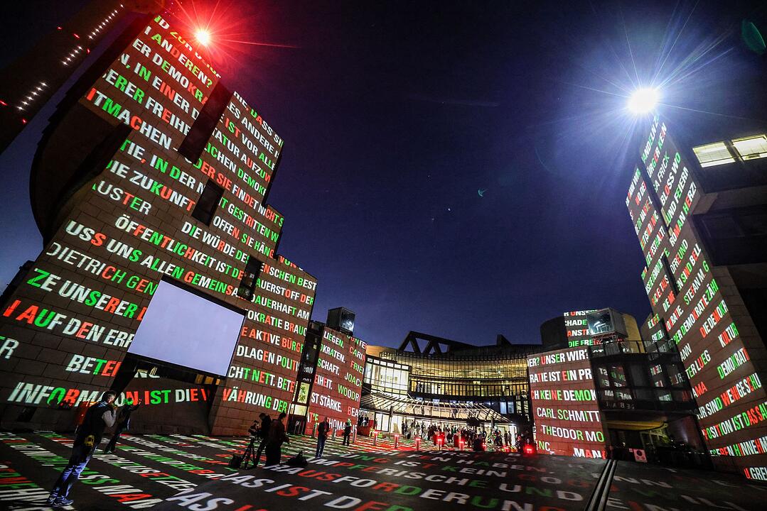Lichtinszenierung am D&uuml;sseldorfer Landtag