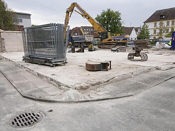 Hier stand der A-Bau des Landratsamtes. Der Auftrag für den Erweiterungsbau ist erteilt. Foto: Josef Hofbauer