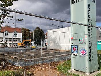 Das bestehende Adalbert-Raps-Zentrum des BRK-Kreisverbands an der Wilhelm-Meußdoerffer-Straße wird  zum zentralen Katastrophenschutz- und Logistikzentrum erweitert. Foto: Christine Fischer