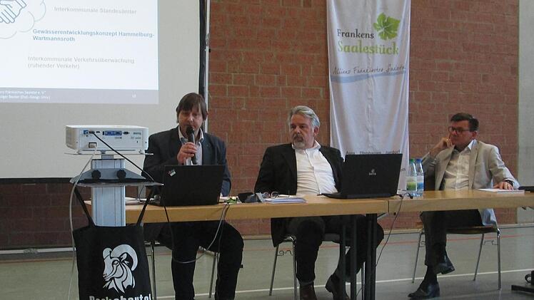 Allianz-Manager Holger Becker, Architekt Bernd Müller und Allianz-Vorsitzender Armin Warmuth erläuterten das Projektangebot bei Fortschreibung des ILEK für die angeschlossenen Gemeinden und die Region.