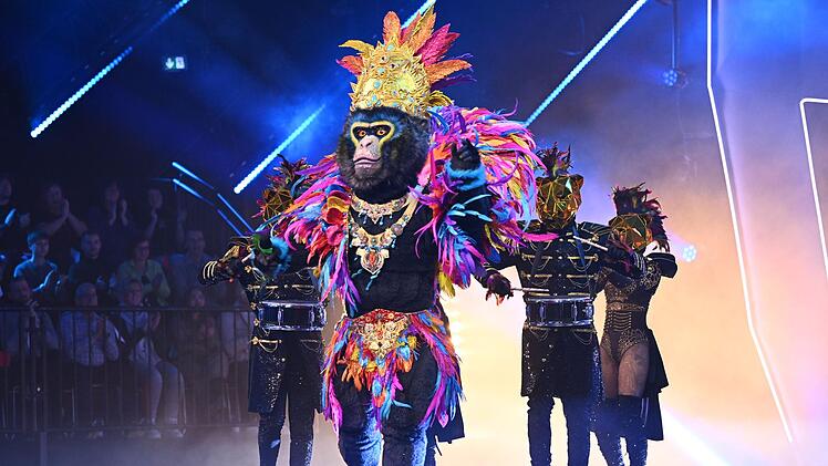 Der King sang in der Mottoshow "Sports Night" die beiden Sport-Hymnen "The Cup Of Life" (Ricky Martin) und "Auf uns" (Andreas Bourani). Er könnte Wayne Carpendale sein.