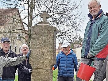 Viele freiwillige Helfer packten mit an.