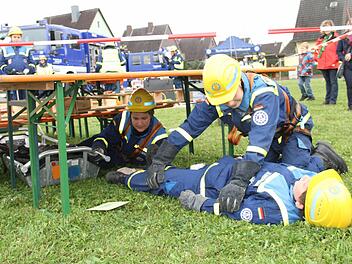 Bei der Rettung eines Verletzten ist Teamwork gefragt.