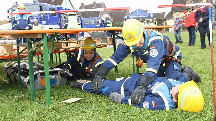 Bei der Rettung eines Verletzten ist Teamwork gefragt.