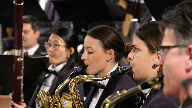 Das Bayerische Polizeiorchester spielte in der Klosterkirche. Da kam schon mal eine SMS in der Musik vor. Foto: Gerd Schaar