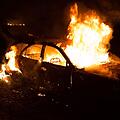 Bei einem Brand in einer Doppelgarage in Kulmbach wurden zwei Autos komplett zerstört. Symbolfoto: Thomas Habets/Adobe Stock