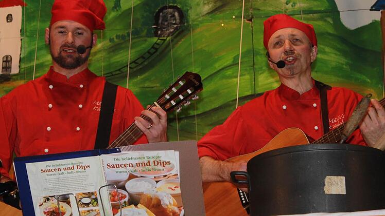 Die Starköche Carsten Melcher (links) und Hubert Heusinger servierten im Gourmettempel leichte musikalische Kost.