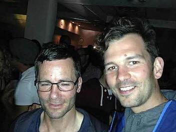 Martin Oppelt (re.) trifft einen sichtlich gut gelaunten Club-Trainer nach dem Berg. Foto: Privat