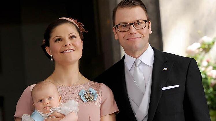 Seit 2012 ist Victoria selbst Mutter; rechts ihr Ehemann, Prinz Daniel.  Foto: dpa/Pedersen