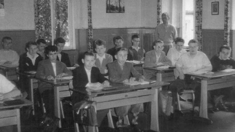 Erste Abschlussklasse: Im Jahr 1958 legten die ersten Schüler ihre Prüfungen in Bad Brückenau ab. Foto: Peter Martin/Realschule