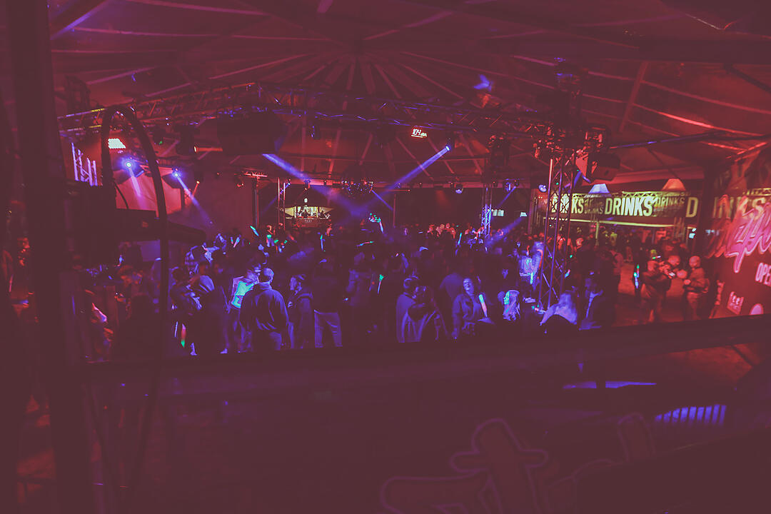 Neon Mixxed Clash m/ DJ Da Base + Nora & Chris