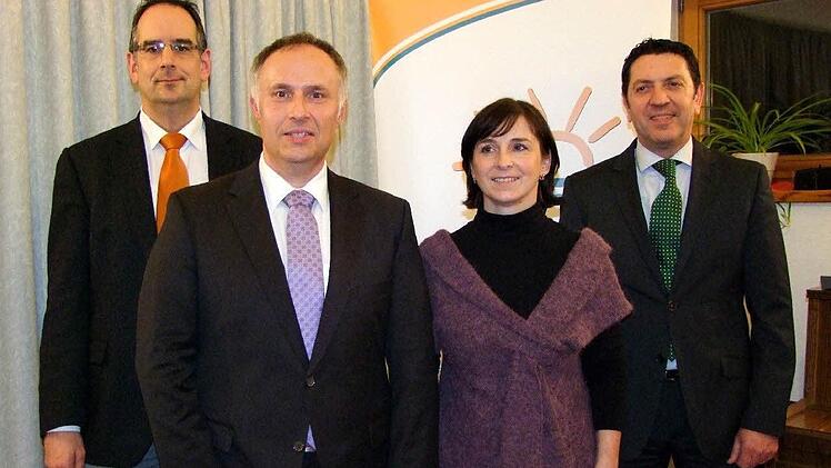 Michael Rückel steht hinter dem Bürgermeisterkandidaten Harald Rößner und wird ihn im Wahlkampf genauso unterstürzen wie Rößners Ehefrau Annegret und der erste Vorsitzende des Freien Wähler in Wiesentheid Hubertus Holzmann.
