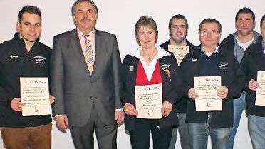 Tolle Schützen (von links): Florian Linke, Bürgermeister Ruß, Marianne Neeb, Daniel Wirth, Volkmar Schmitt, Christian Mahr, Freddy Schmitt und Wolfgang Krines.