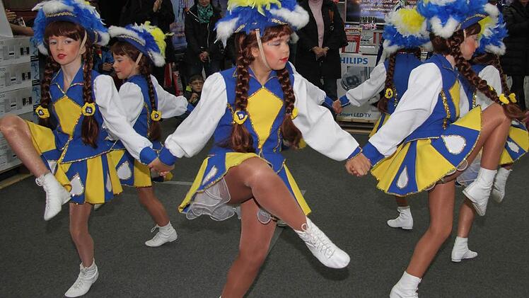 Die Mini-Dancers der Kulmbacher Showtanzgarde bei einem Auftritt zum Faschingsauftakt Foto: Archiv/Sonja Adam
