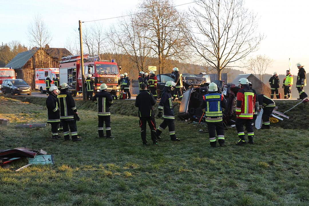 Mehrere Verletzte nach Glatteisunfall