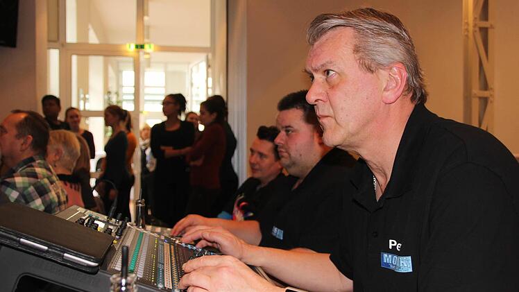 Konzentriert: Sound-Mischer Peter Estenfelder.