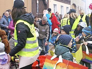 Dicht drängten sich die Faschings-Fans in den Straßen von Rattelsdorf.  Fotos: Renate Neubecker