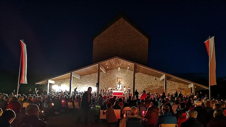 Nach coronabedingter Pause  findet wieder eine Vigilfeier mit Lichterprozession anlässlich des Hochfestes Mariä Himmelfahrt auf dem Maria Ehrenberg statt. Foto: Archiv Marion Eckert