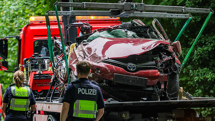 Vier junge Menschen sterben bei Autounfall