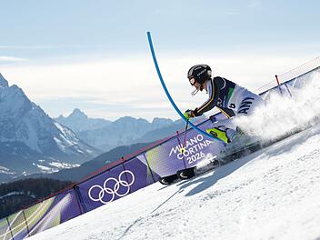 Lena D&uuml;rr legte im olympischen Slalom einen furiosen ersten Lauf hin. Im zweiten ereilte sie ein Drama.