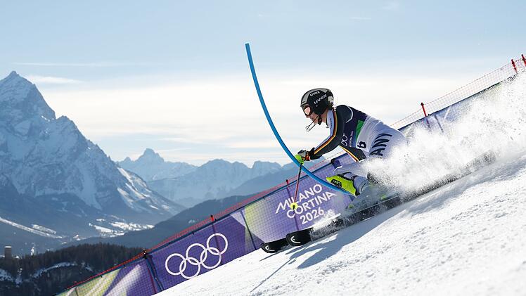 Lena D&uuml;rr legte im olympischen Slalom einen furiosen ersten Lauf hin. Im zweiten ereilte sie ein Drama.