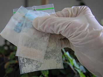 Weil er Crystal nicht nur konsumierte, sondern die Teufelsdroge auch weiterveräußerte, wurde ein 27-jähriger Kulmbach zu einer Bewährungsstrafe verurteilt. Symbolfoto: Christopher Schulz