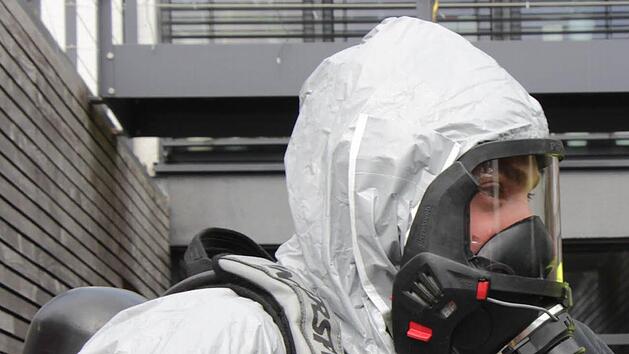 Ein Toter neben einer Blutlache stellt die Polizei Wuppertal vor ein Rätsel. Woran ist der Mann gestorben? Symbolfoto: NEWS5 / Schwan