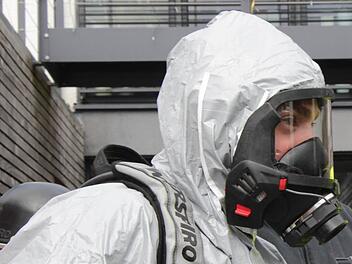 Ein Toter neben einer Blutlache stellt die Polizei Wuppertal vor ein R&auml;tsel. Woran ist der Mann gestorben? Symbolfoto: NEWS5 / Schwan