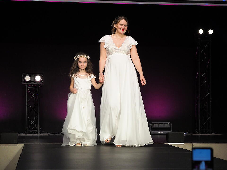 Inkl. Braut- und Festmodenschauen.