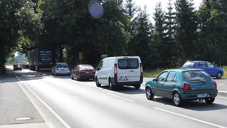 Der Verkehr staut sich Richtung Reitsch zurück.