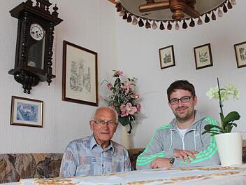 Eine ungewöhnliche WG: Leonhard Schwandner (88) und Moritz Becker (29) Foto: Lena Alt