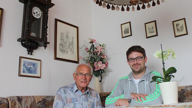 Eine ungewöhnliche WG: Leonhard Schwandner (88) und Moritz Becker (29) Foto: Lena Alt